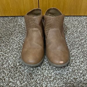 Girls brown boots